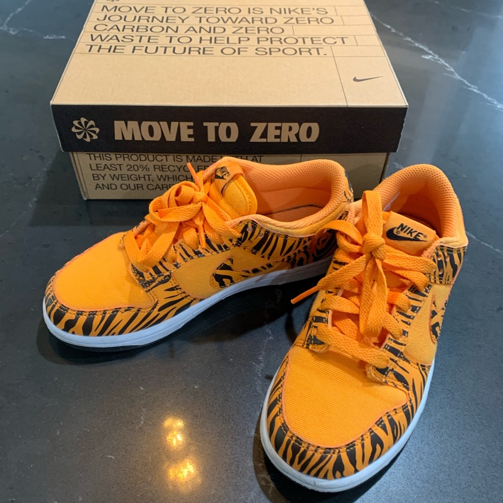 Nike Dunks Orange/Black Tiger Size 2.5 Little Kids